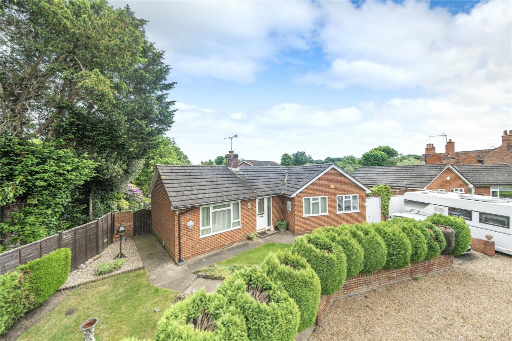 3 bedroom bungalow for sale in Robin Hood Road, Knaphill, Woking