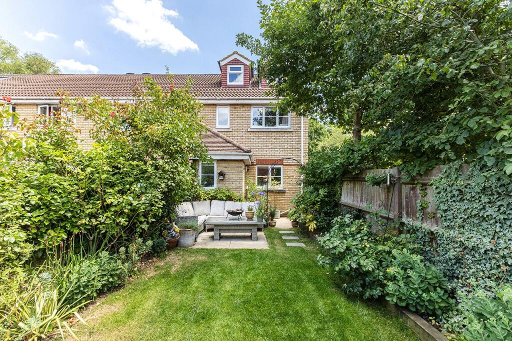 Main image of property: Florence Way, Knaphill, Woking, Surrey, GU21