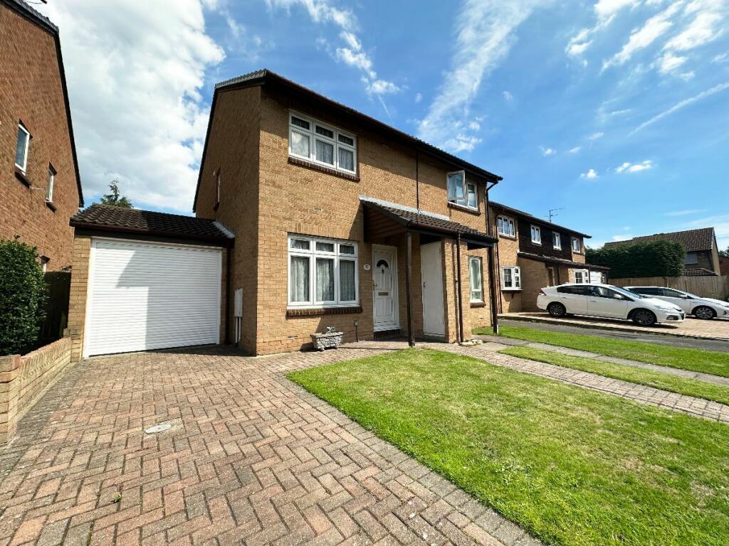 2 bedroom semidetached house for sale in Columbine Way, Romford, RM3