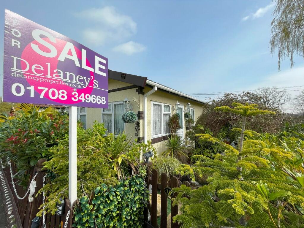 2 bedroom park home for sale in Long Meadow, Cummings Hall Lane, Noak