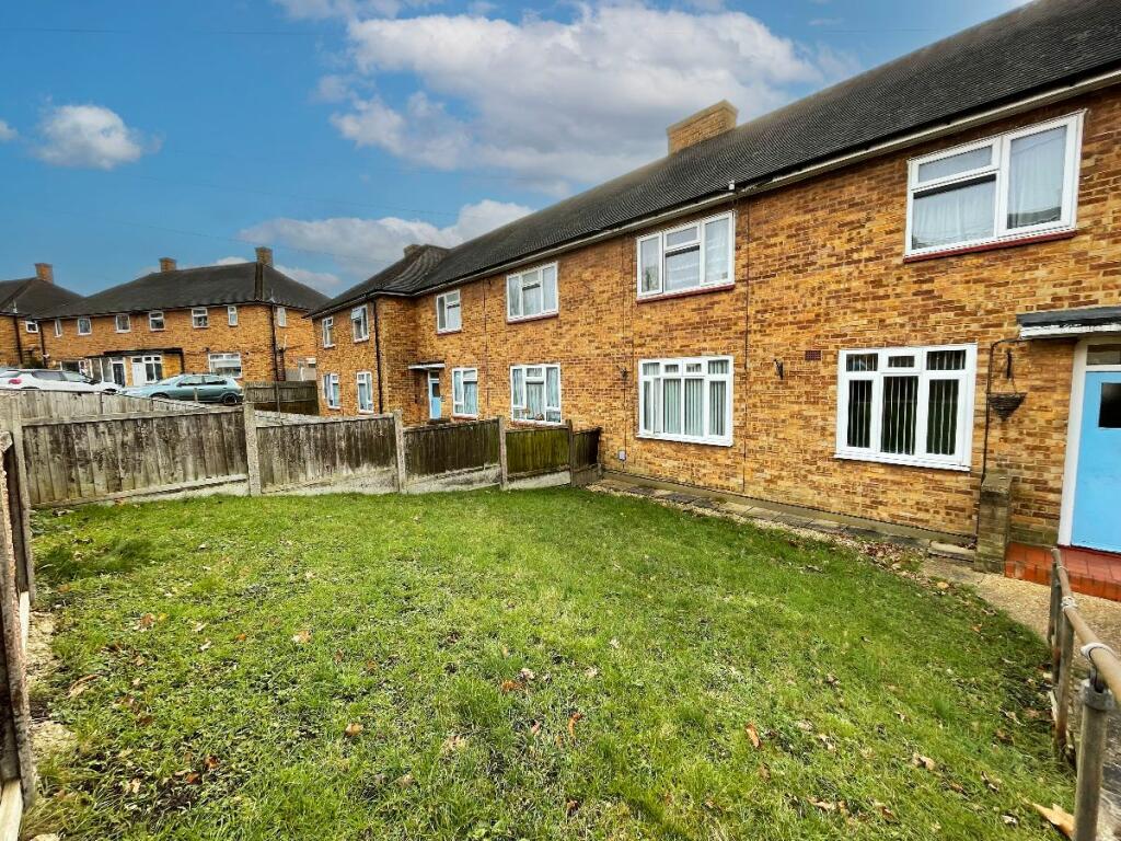 1 bedroom flat for sale in Bedale Road, Romford, RM3