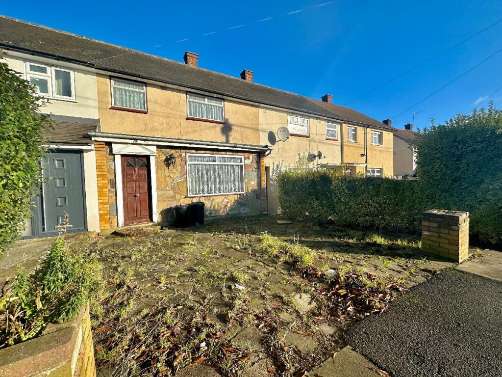 2 bedroom terraced house for sale in Dewsbury Road, Romford, RM3