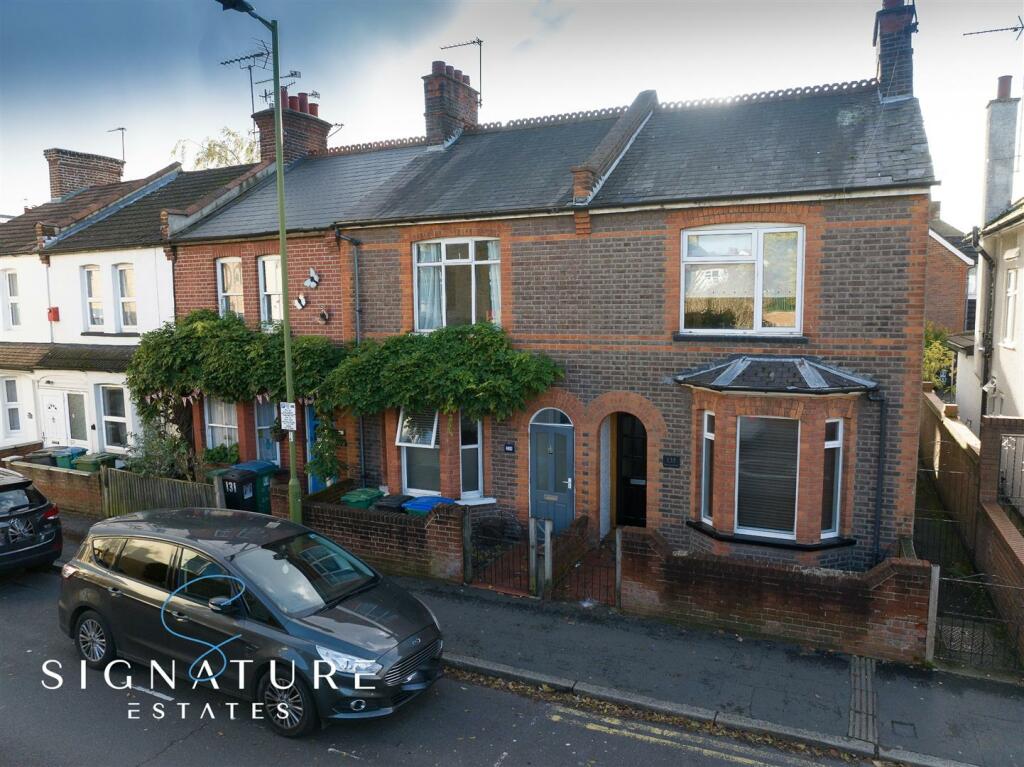 3 bedroom terraced house for sale in Harwoods Road, Watford, WD18