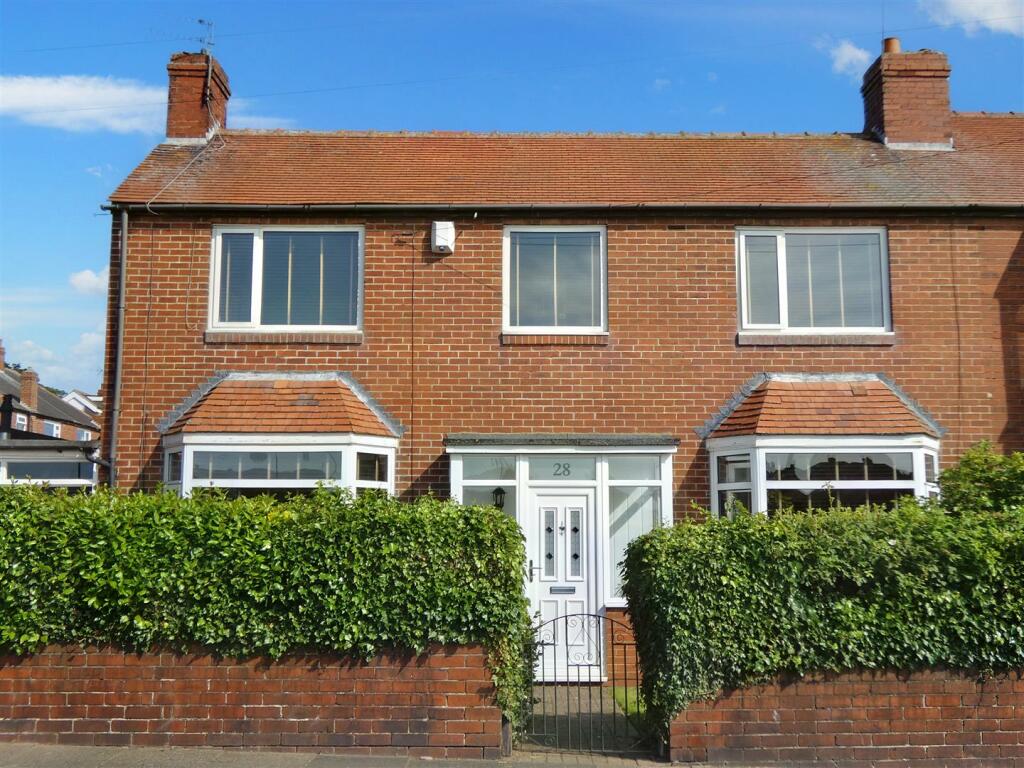 2 bedroom semidetached house for sale in Links Avenue, Cullercoats, NE30