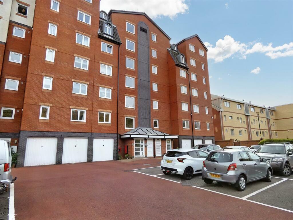 3 bedroom apartment for sale in Dolphin Quay, North Shields, NE29