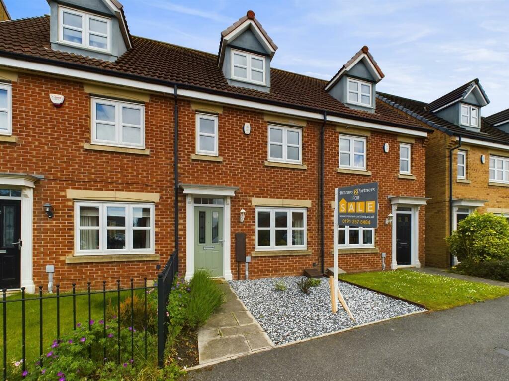 3 bedroom town house for sale in Dukesfield, Earsdon View, NE27