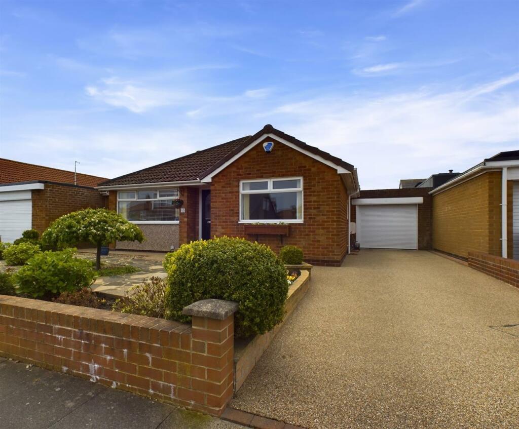 2 bedroom detached bungalow for sale in Fairfield Drive, Marden