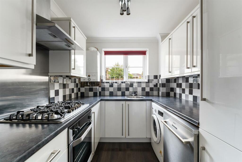 2 bedroom apartment for sale in Beech Court, Station Road, Broxbourne