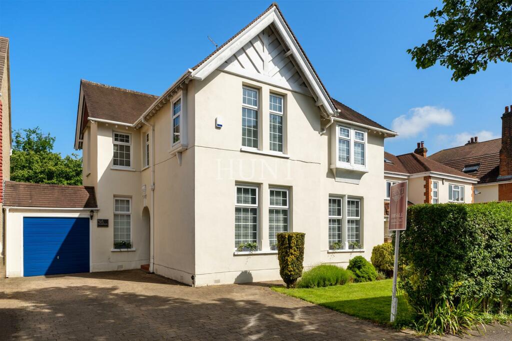 4 bedroom detached house for sale in The Avenue, Wanstead E11