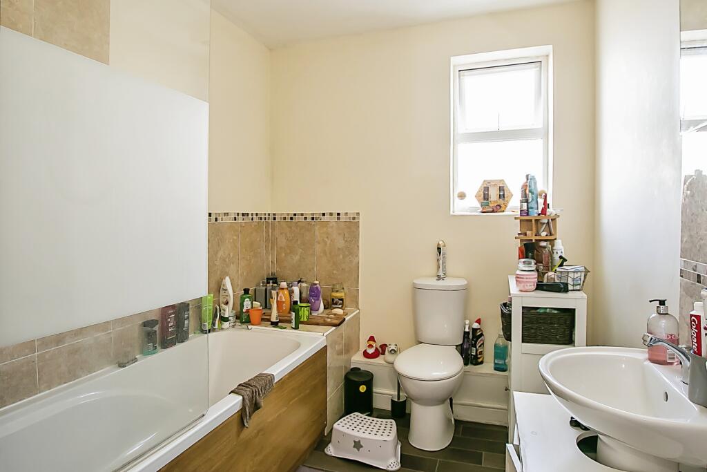 2 bedroom flat for sale in Castlemain Avenue, Bournemouth, BH6