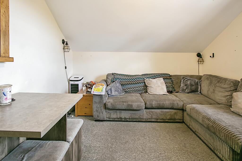 2 bedroom flat for sale in Castlemain Avenue, Bournemouth, BH6