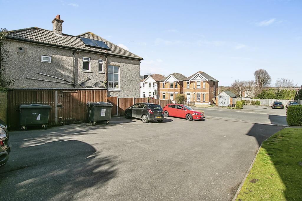 2 bedroom flat for sale in Castlemain Avenue, Bournemouth, BH6