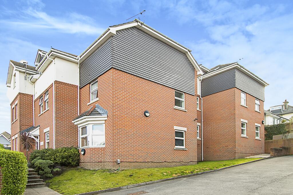 2 bedroom flat for sale in Castlemain Avenue, Bournemouth, BH6