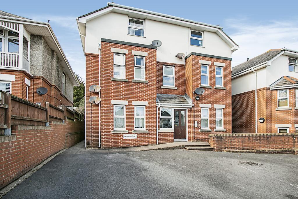 2 bedroom flat for sale in Castlemain Avenue, Bournemouth, BH6