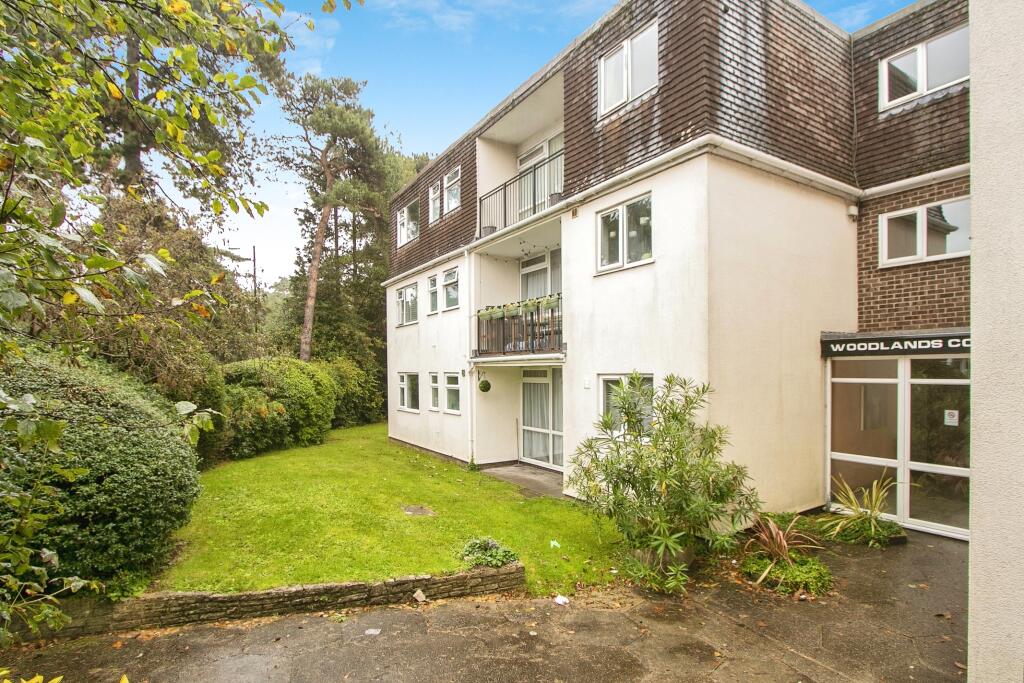 2 bedroom flat for sale in Charminster Road, Bournemouth, BH8