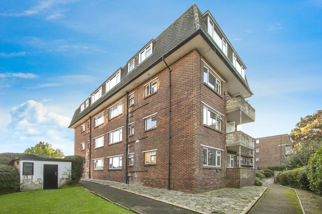2 bedroom flat for sale in Redhill Drive, Bournemouth, BH10