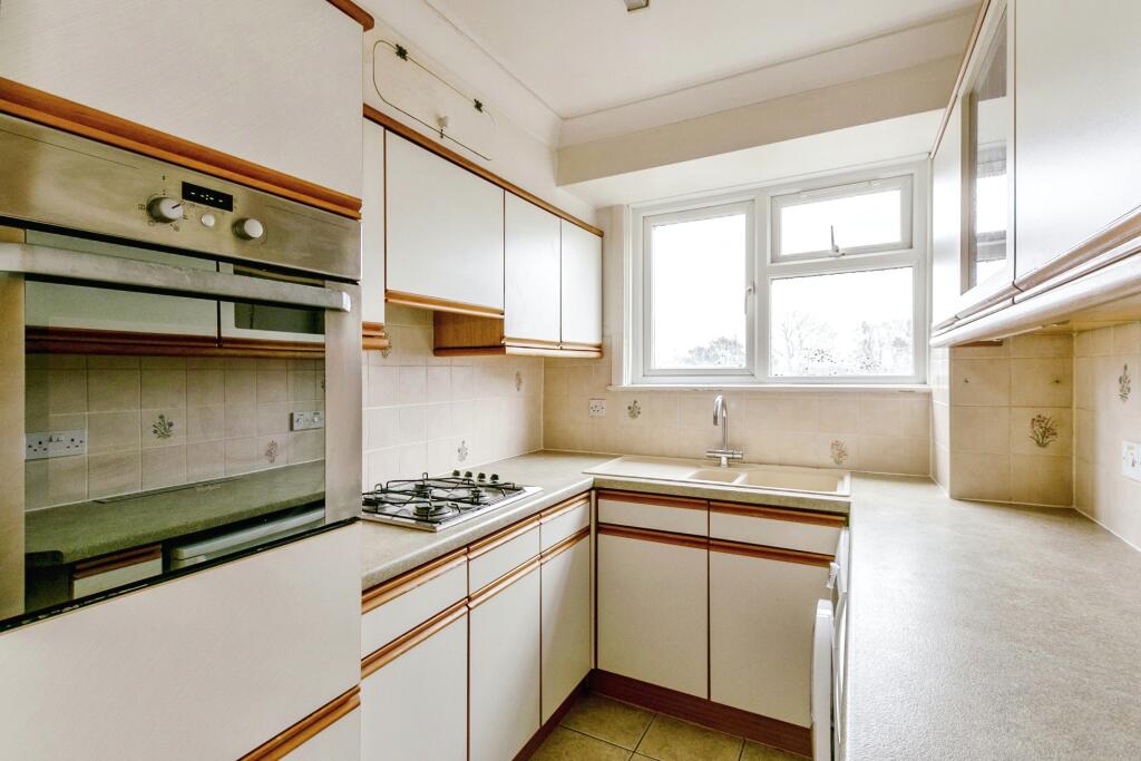 2 bedroom flat for sale in Redhill Drive, Bournemouth, BH10