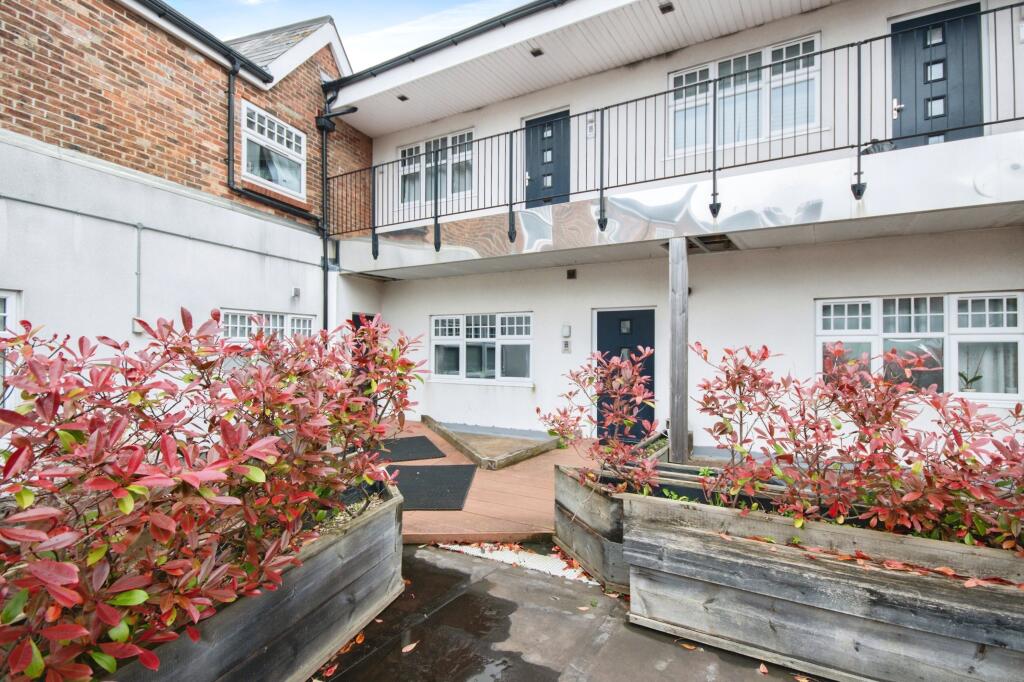 2 bedroom flat for sale in Christchurch Road, Bournemouth, Dorset, BH1