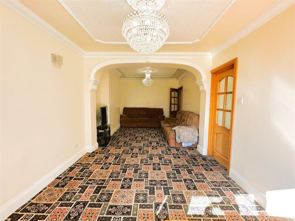 5 bedroom semidetached house for sale in Byway Road, Evington