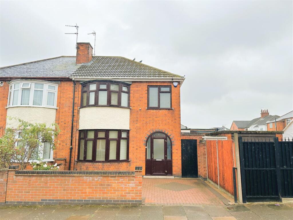 3 bedroom semidetached house for sale in Shipley Road, Off Chesterfield Road, Leicester, LE5