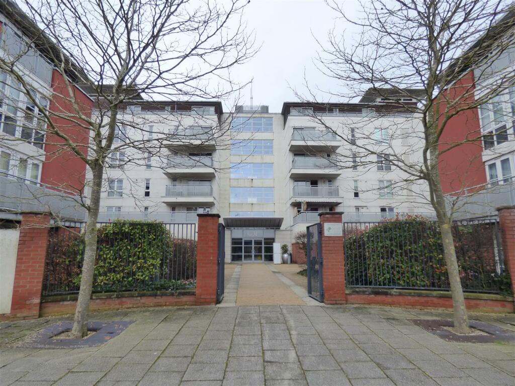 2 bedroom apartment for sale in Watkin Road, Leicester, LE2