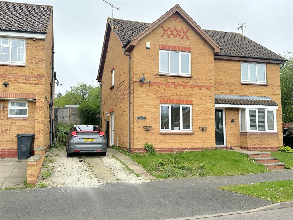 2 bedroom semi-detached house for sale in Columbine Road, Hamilton, Leicester, LE5
