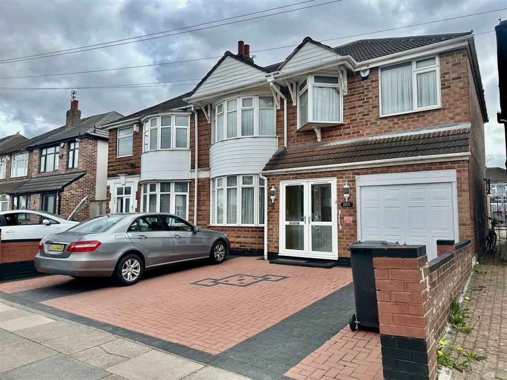 5 bedroom semi-detached house for sale in Catherine Street, Belgrave, Leicester, LE4