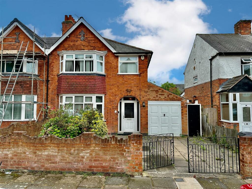 3 bedroom semidetached house for sale in Barbara Road, Rowley Fields