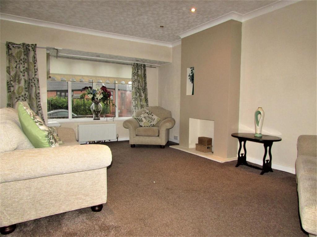 3 bedroom semidetached bungalow for sale in Ollerton Drive, Failsworth