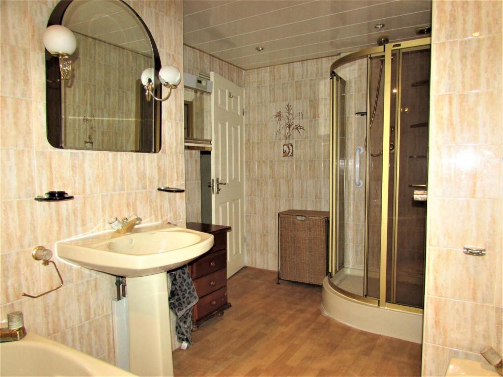3 bedroom semidetached bungalow for sale in Ollerton Drive, Failsworth