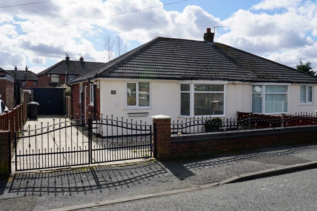 2 bedroom semidetached bungalow for sale in Lulworth Crescent