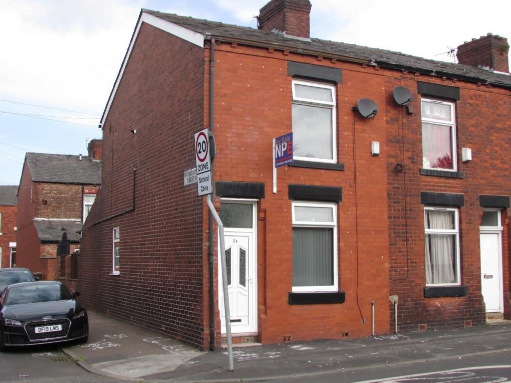 2 bedroom terraced house for sale in Briscoe Lane, Newton Heath