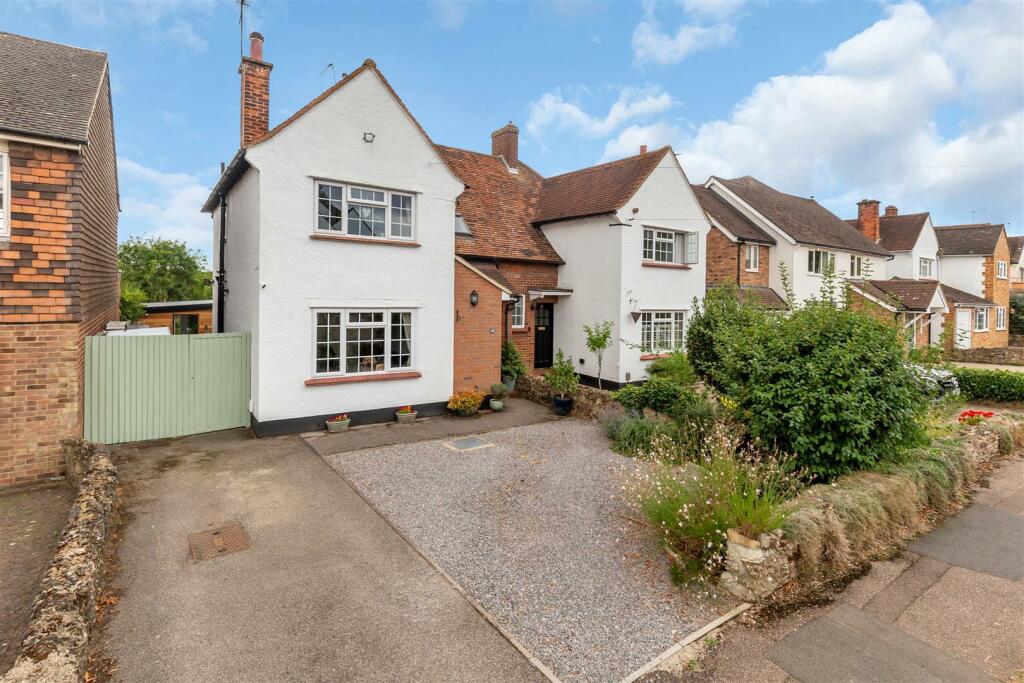 3 bedroom semidetached house for sale in Fordwich Rise, Hertford, SG14