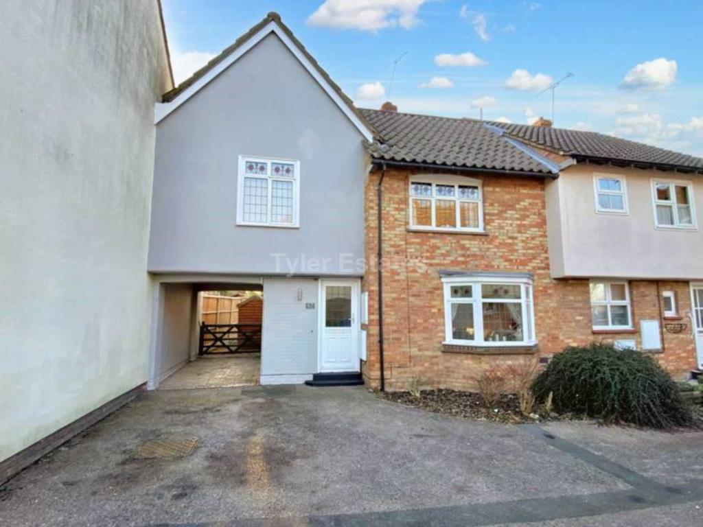 3 bedroom terraced house for sale in Crouch Street, Noak Bridge, SS15