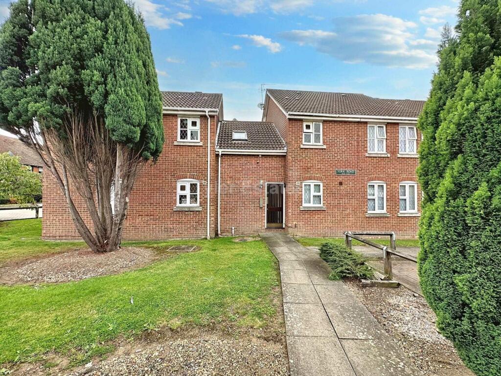 Studio flat for sale in York Road, Billericay, CM12