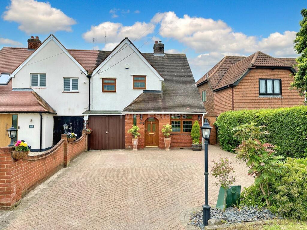 4 bedroom semidetached house for sale in Noak Hill Road, Billericay, CM12