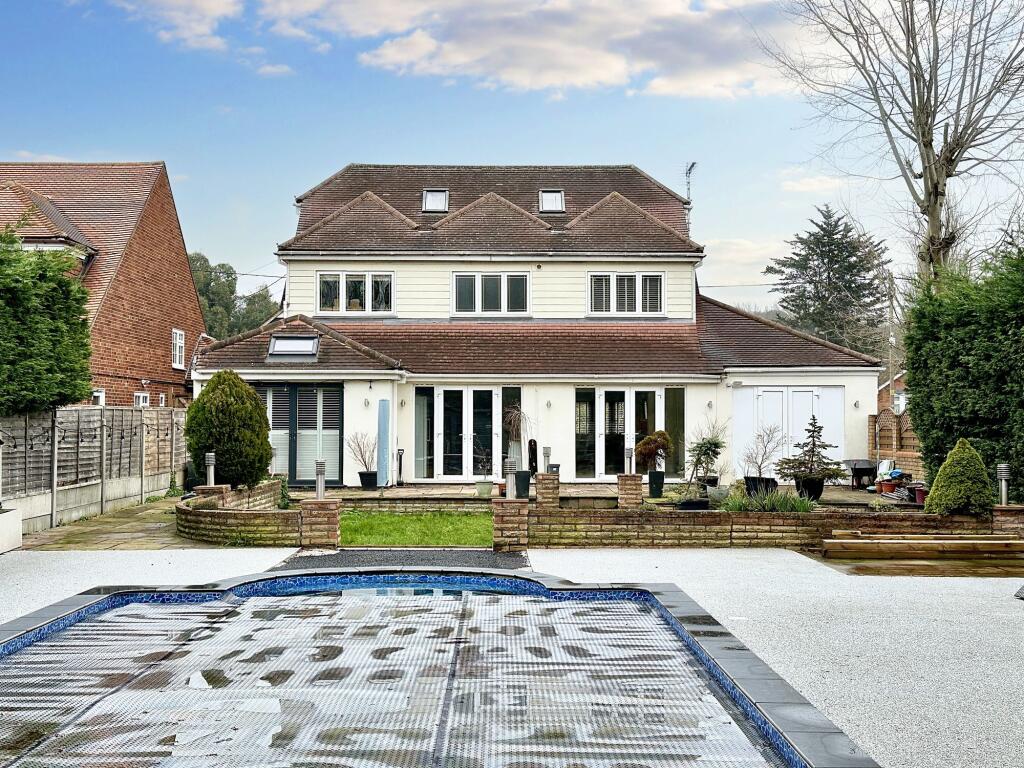 Additional property image - Oak Avenue, Crays Hill, CM11