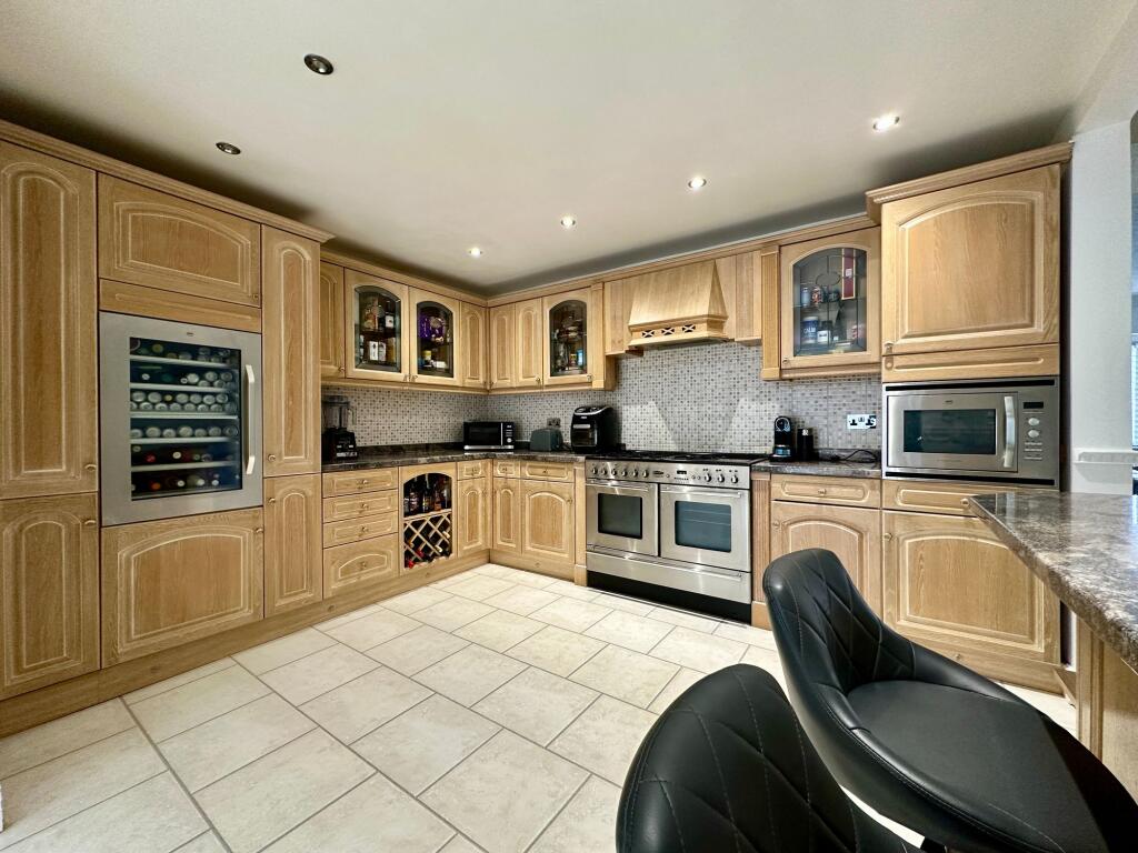 Additional property image - Oak Avenue, Crays Hill, CM11