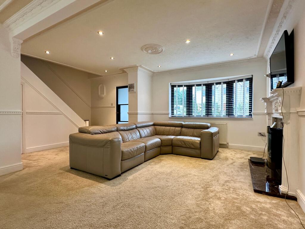 Additional property image - Oak Avenue, Crays Hill, CM11