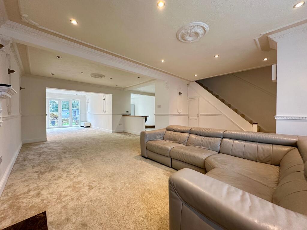 Additional property image - Oak Avenue, Crays Hill, CM11