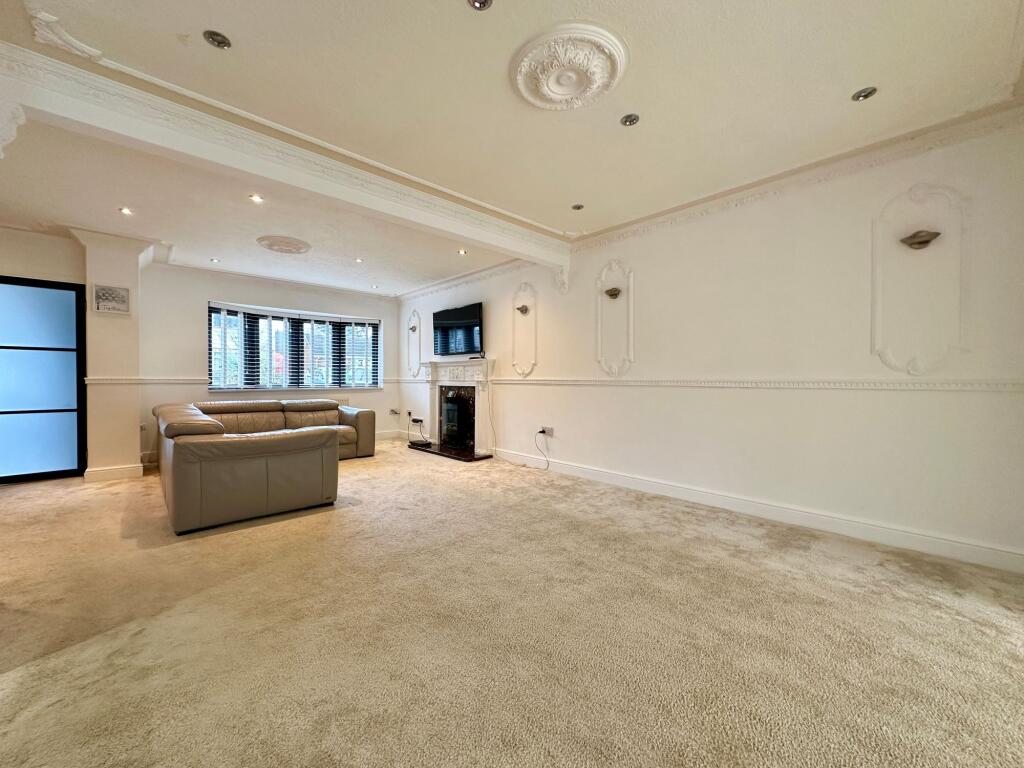 Additional property image - Oak Avenue, Crays Hill, CM11