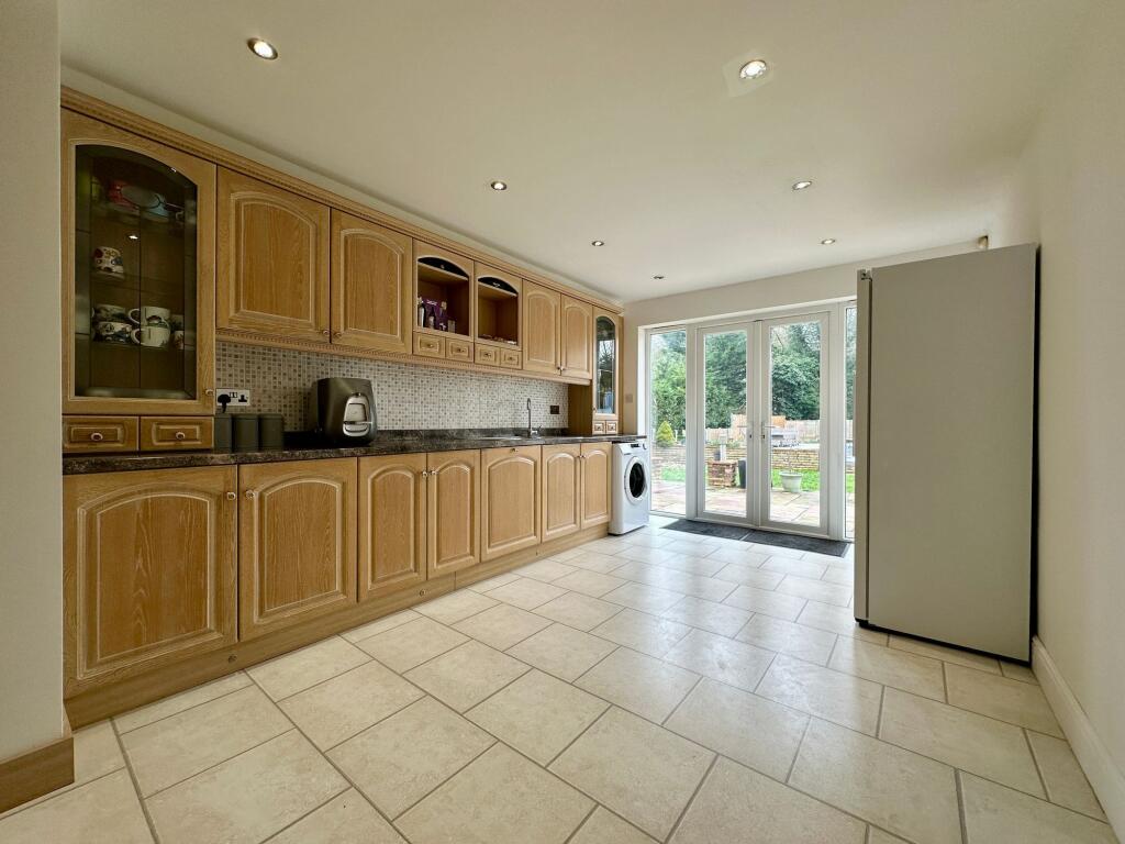 Additional property image - Oak Avenue, Crays Hill, CM11