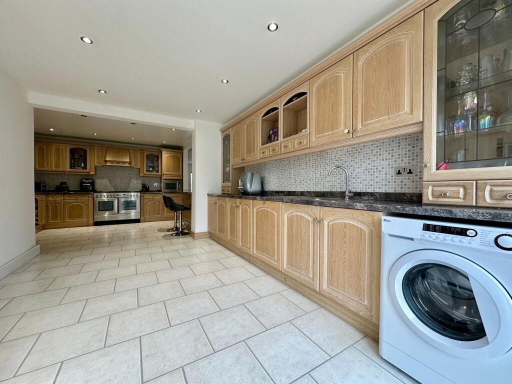 Additional property image - Oak Avenue, Crays Hill, CM11