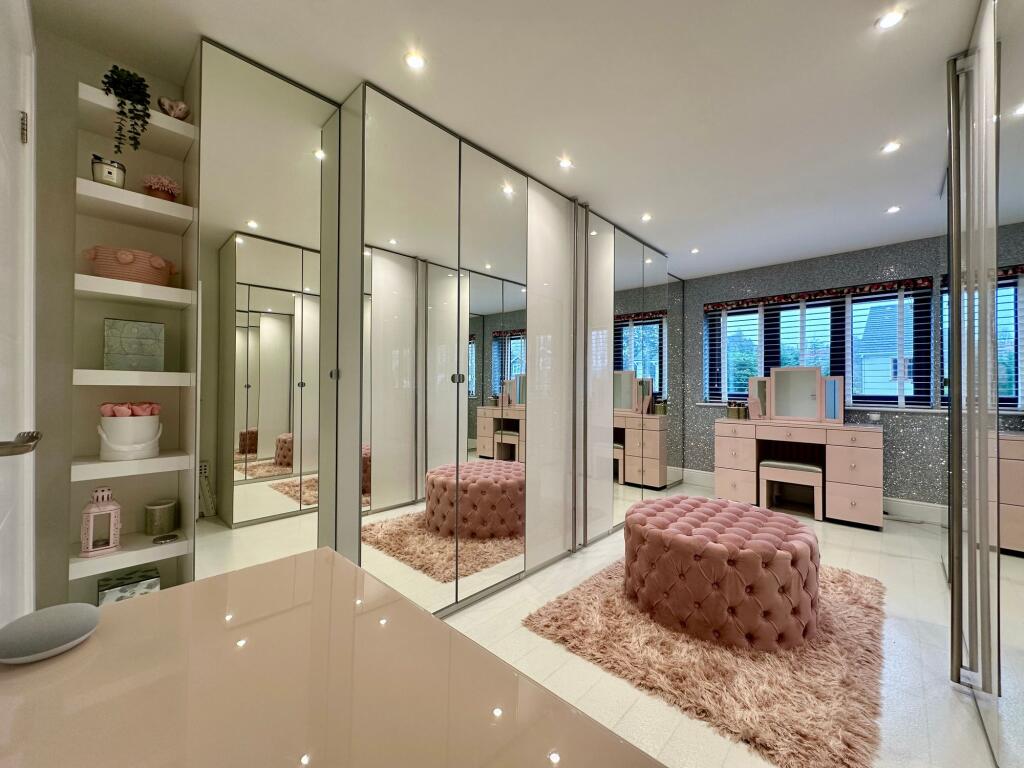 Additional property image - Oak Avenue, Crays Hill, CM11