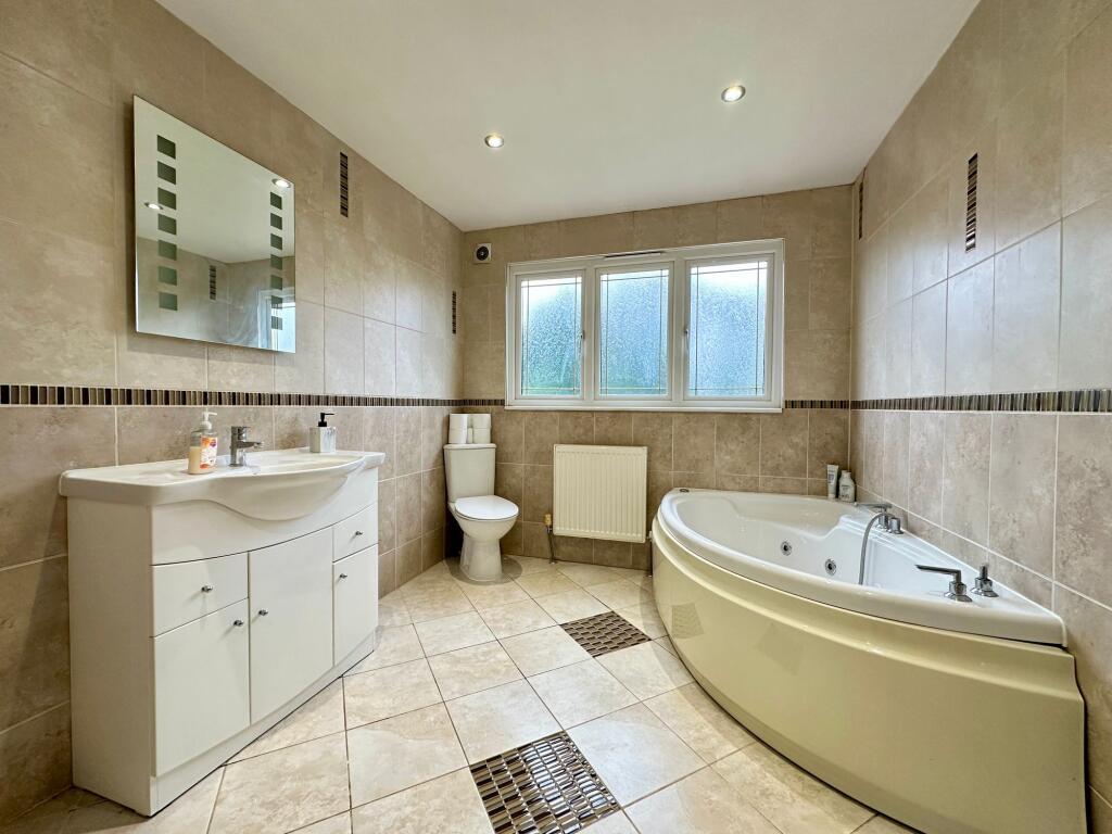 Additional property image - Oak Avenue, Crays Hill, CM11
