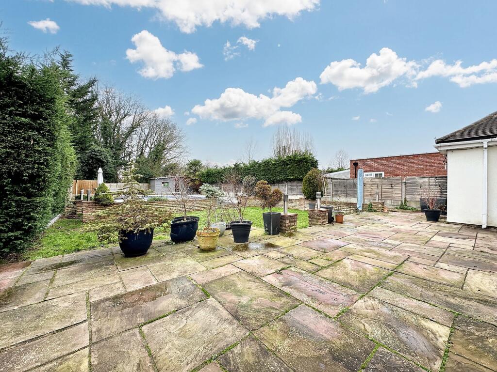 Additional property image - Oak Avenue, Crays Hill, CM11