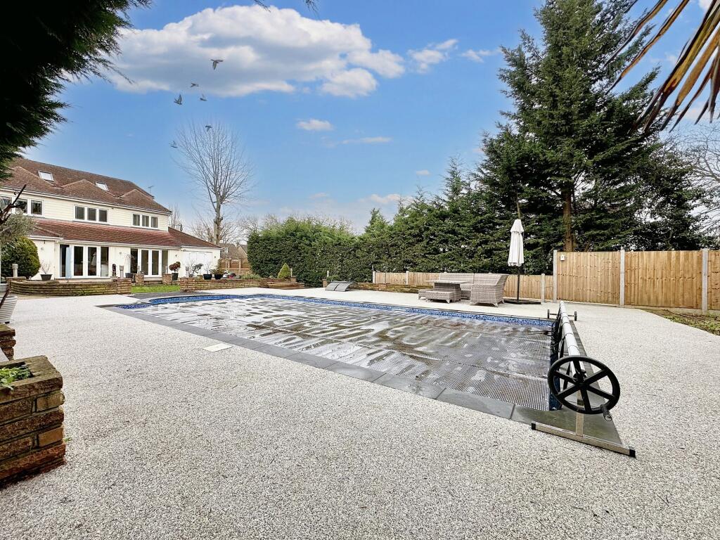 Additional property image - Oak Avenue, Crays Hill, CM11