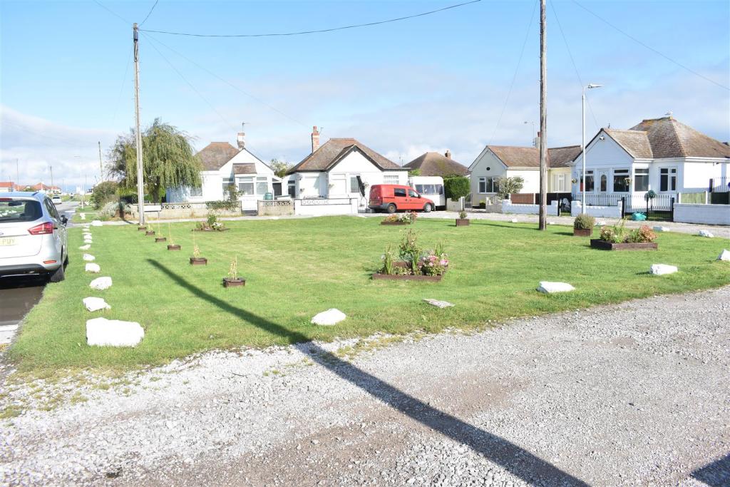 3 bedroom detached bungalow for sale in Woodside Avenue, Kinmel Bay, LL18