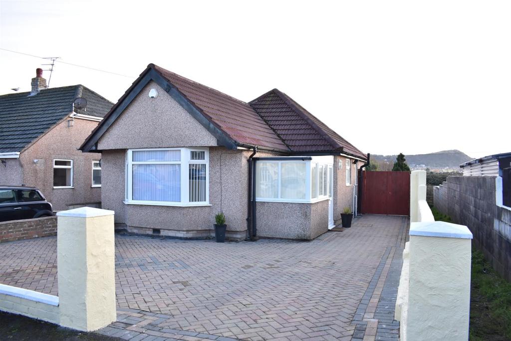 2 bedroom detached bungalow for sale in Beverley Drive, Prestatyn, LL19