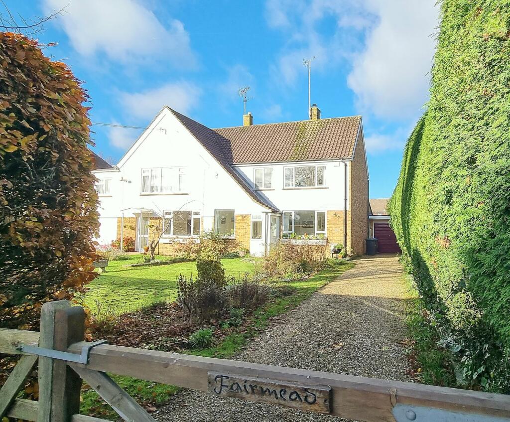 3 bedroom semidetached house for sale in Sunte Avenue, Lindfield, RH16